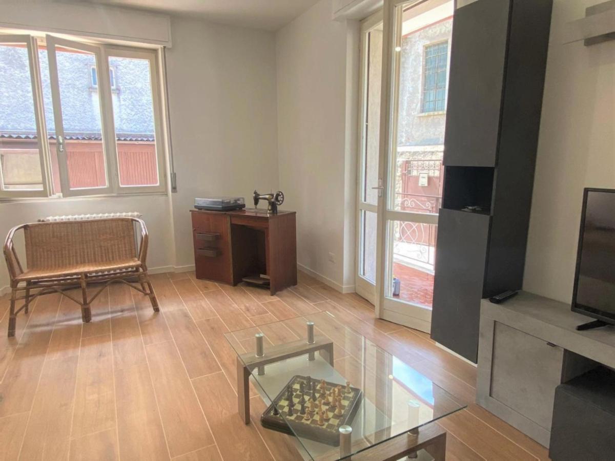 Villa The Swan - Composed By 2 Apartments مانديلو ديل لاريو المظهر الخارجي الصورة