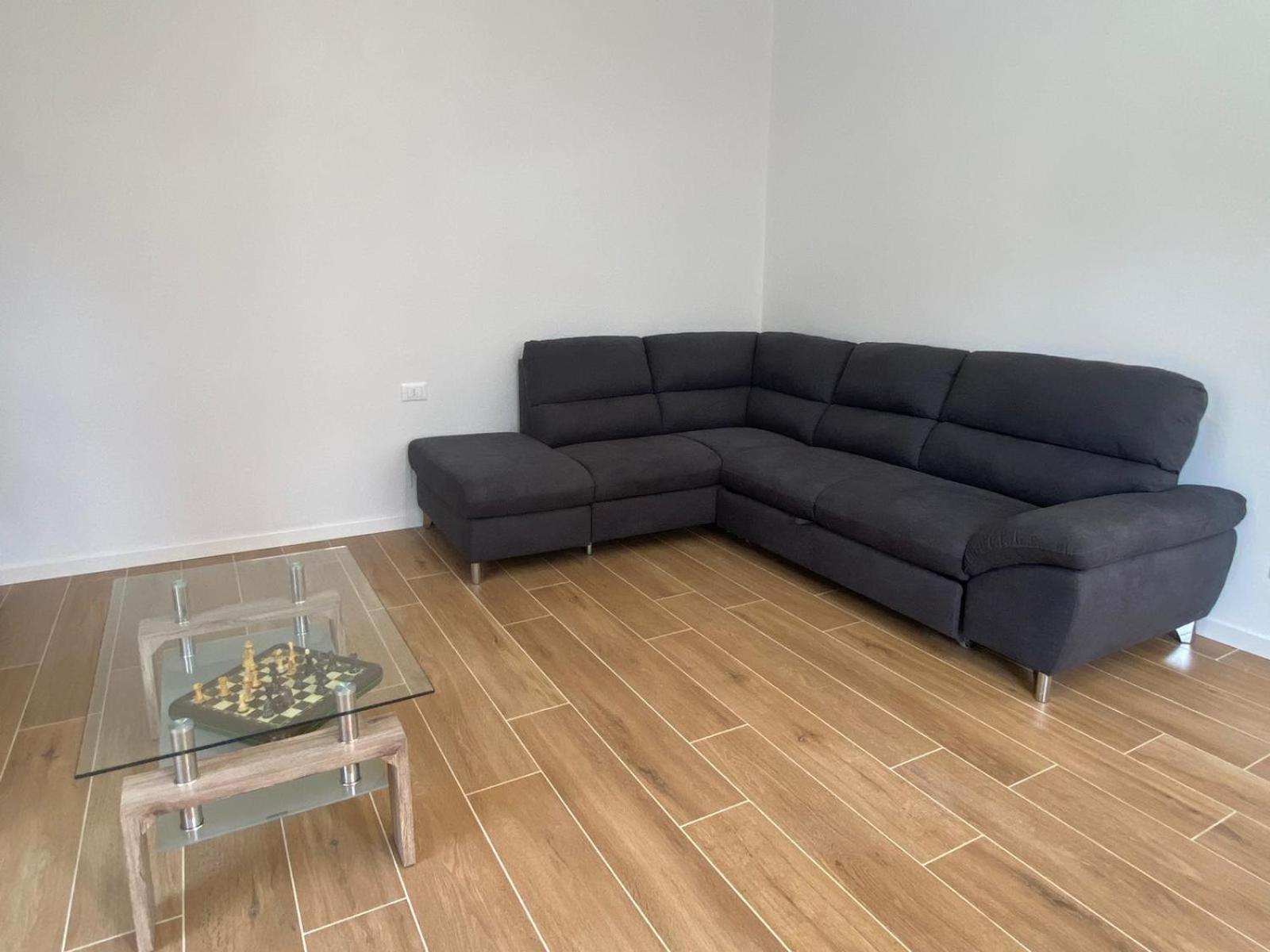 Villa The Swan - Composed By 2 Apartments مانديلو ديل لاريو المظهر الخارجي الصورة