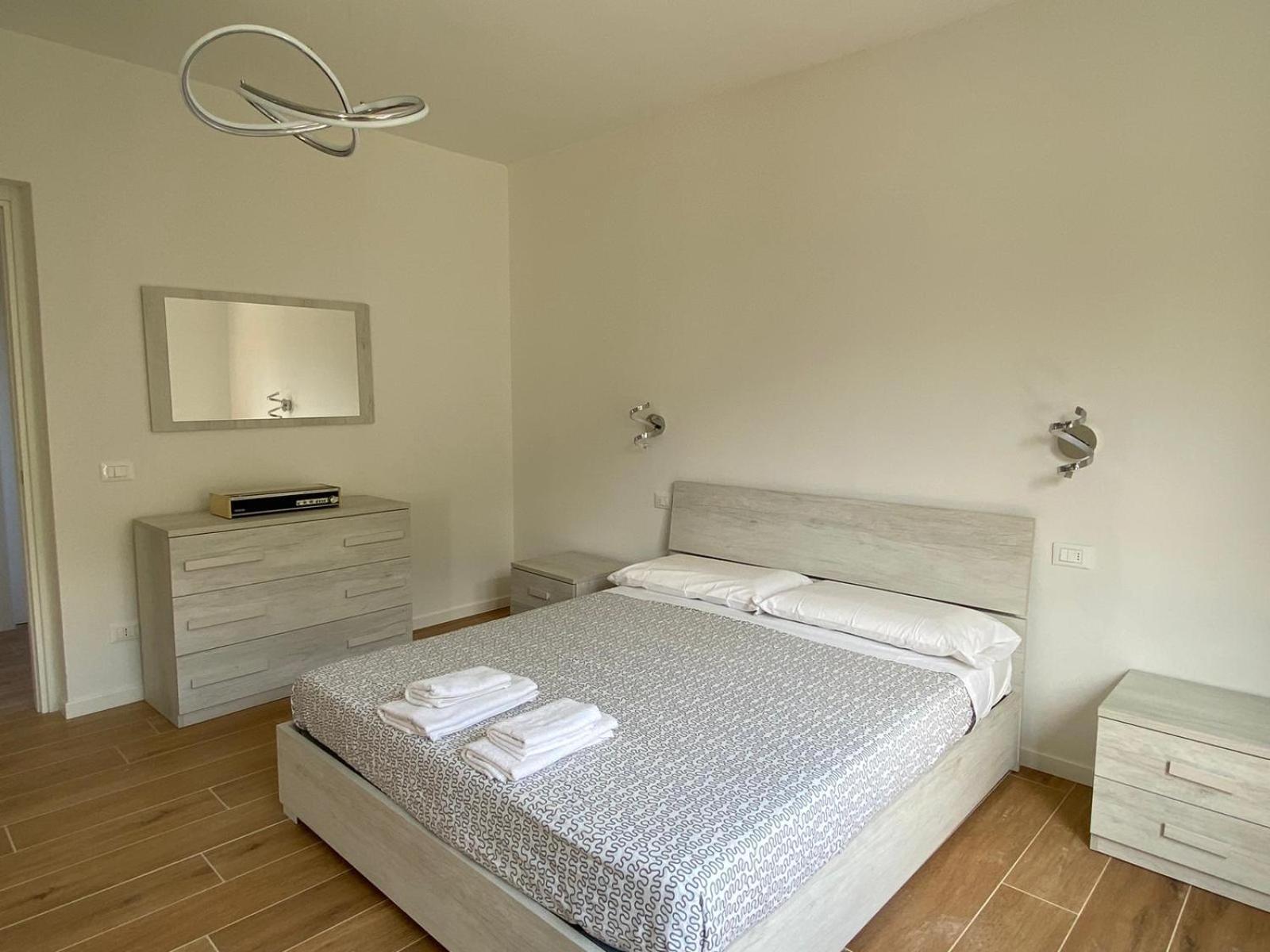 Villa The Swan - Composed By 2 Apartments مانديلو ديل لاريو المظهر الخارجي الصورة